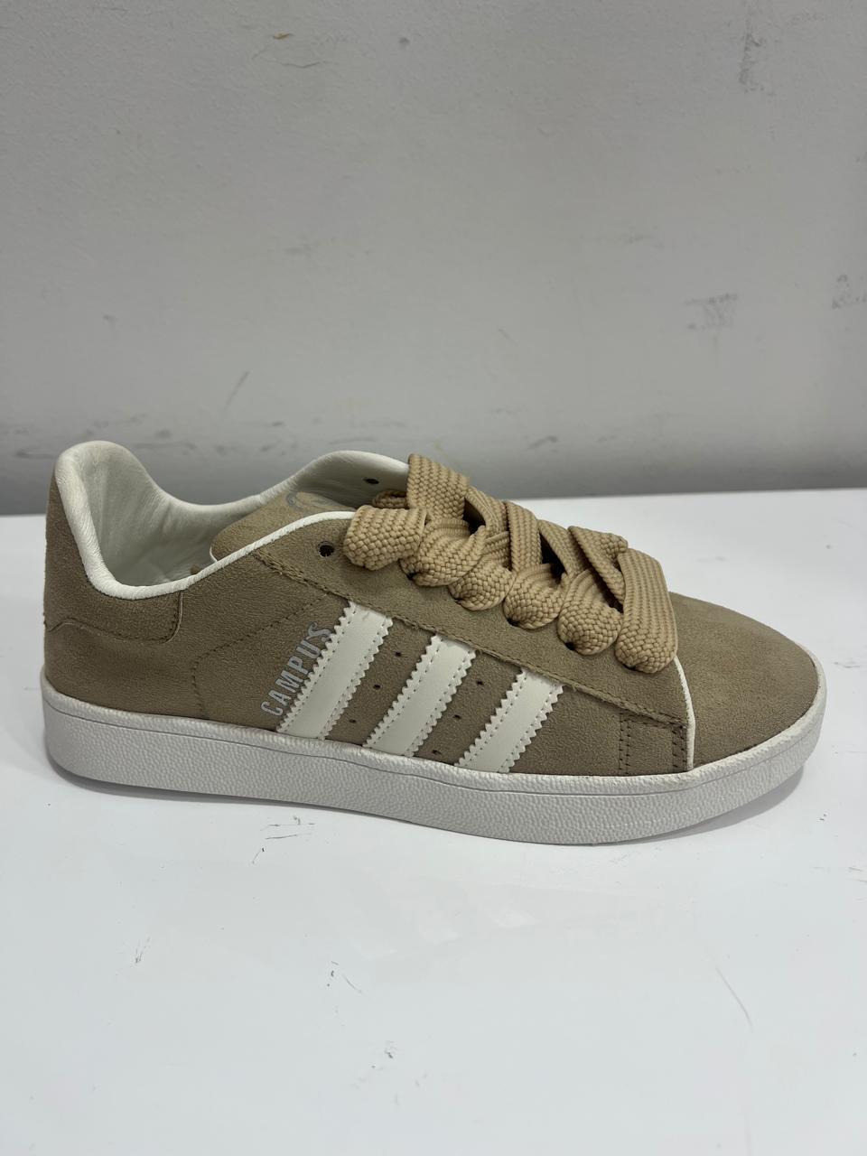 شوز ايداس Q661